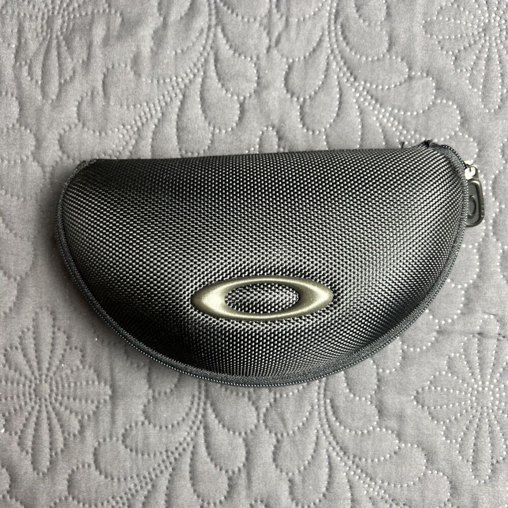 Authentic Oakley Vault Array Hard Sunglasses Case Black Flak 2.0 Pre-Owned
